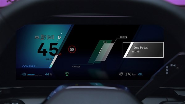 le freinage régénératif et One Pedal - R4 E-Tech électrique - Renault