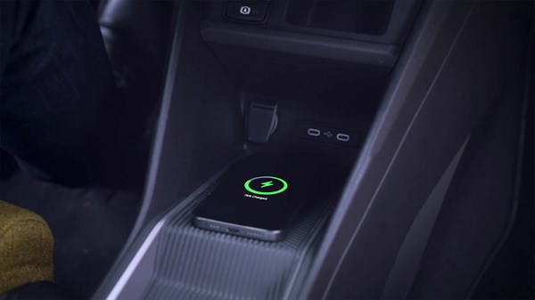 le chargeur de smartphone par induction - R5 E-Tech électrique - Renault