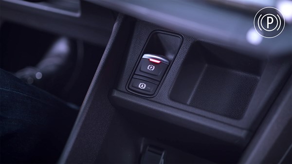 le frein de parking assisté et la fonction autohold - R5 E-Tech électrique - Renault