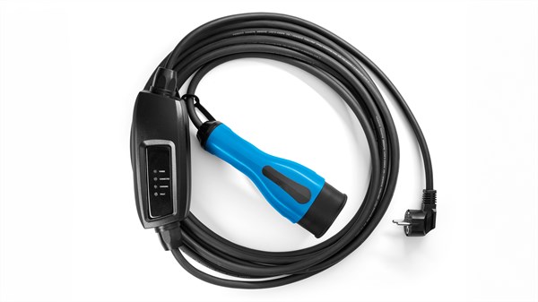 câble de recharge sur prise domestique