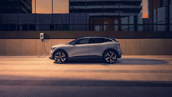  Renault Megane E-Tech 100% électrique - recharge